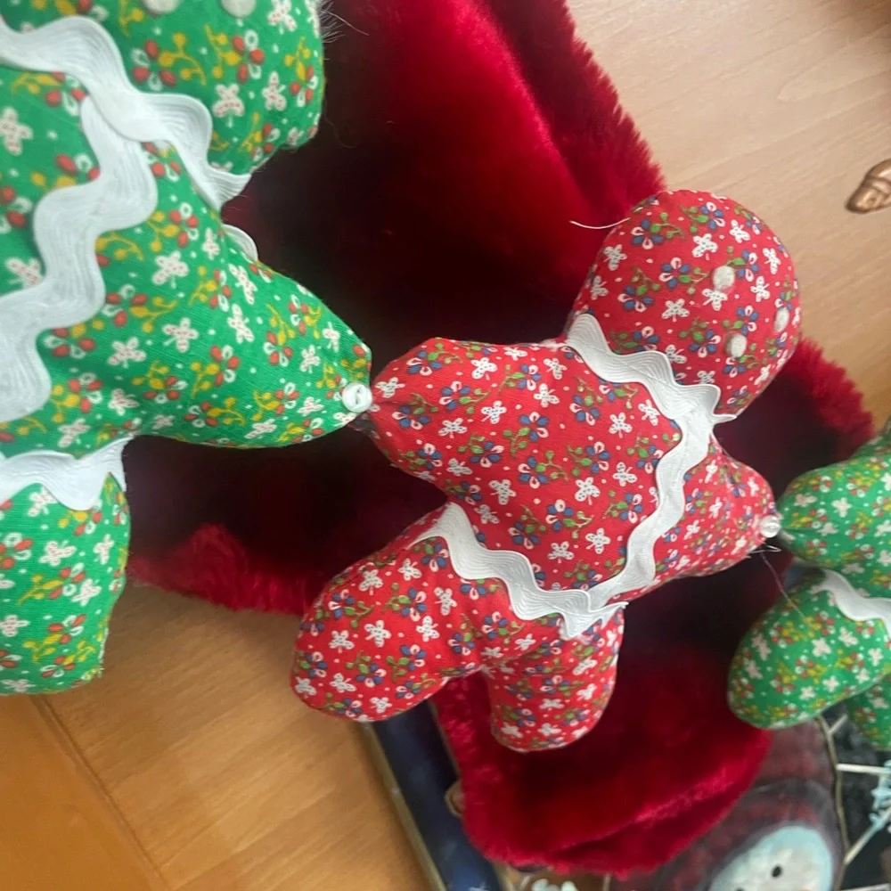 Vintage Handmade stuffed fabric Gingerbread men Holiday Garland with ribbon trim